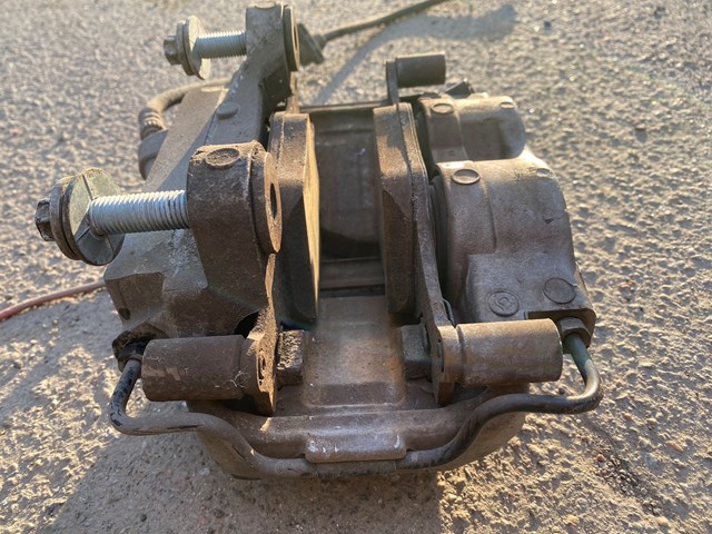 Супорт тормзной 34116883483 BMW