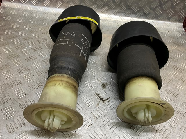 Пневморессора задня 37106781843 BMW