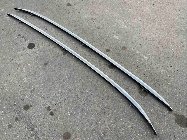 Молдинг лобового скла, правий 51317286180 BMW