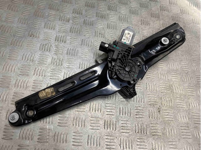 Склопідйомник задніх лівих дверей 51357382138 BMW