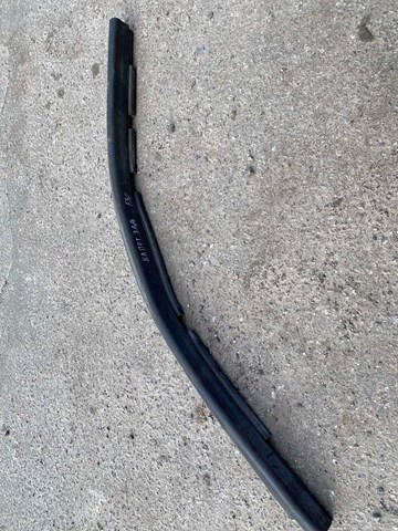 Гумка під капот 51767239146 BMW