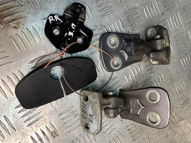 Петля передніх дверей права BDB780100 LAND ROVER