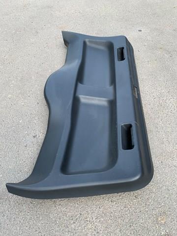 Пластик п'ятих дверей LR006732 LAND ROVER