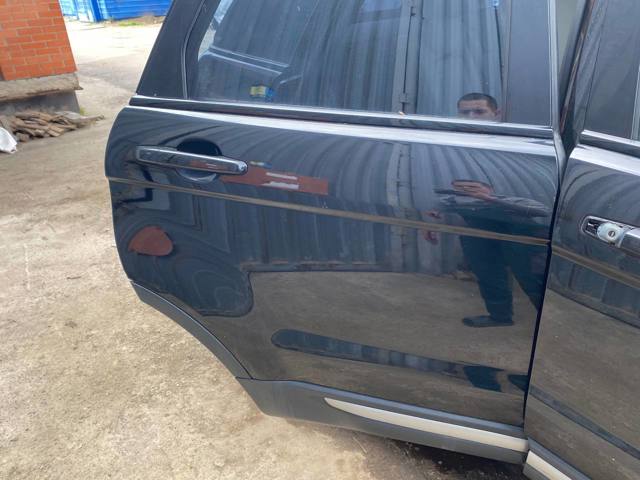 Двері пасажирські задні праві LR028556 LAND ROVER