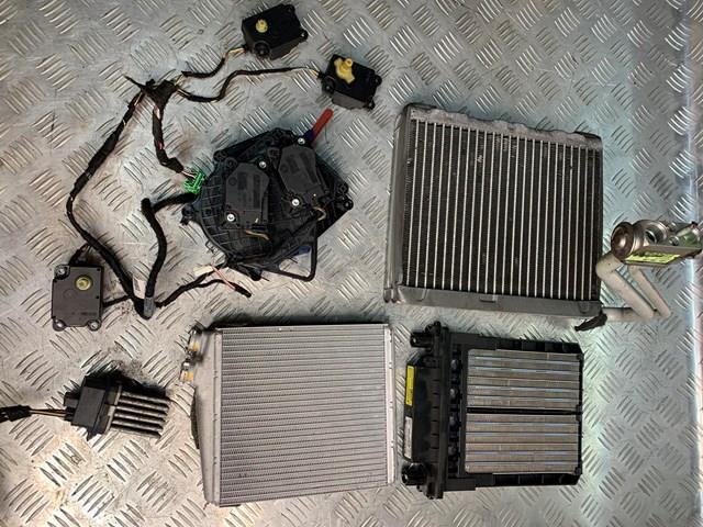 Охолоджувач повітря LR070870 LAND ROVER