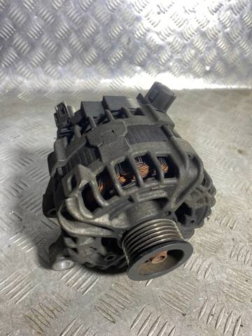 Авто генератор LR079255 LAND ROVER