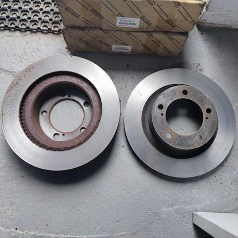 Гальмо дискове переднє 4351260210 TOYOTA