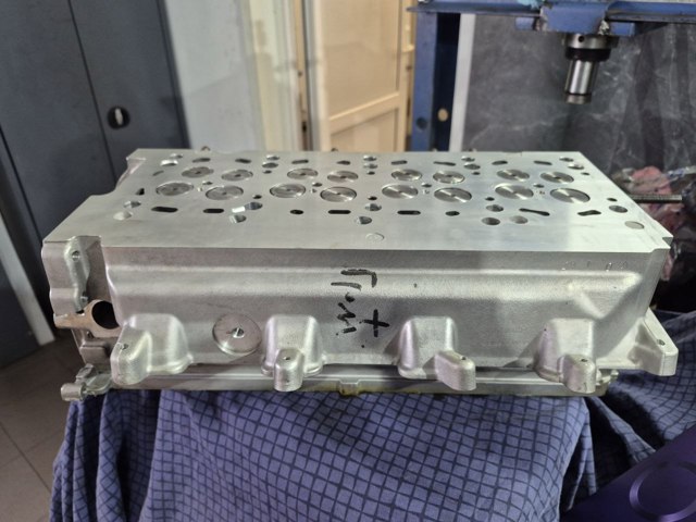Головка циліндрів 03L103351B VAG