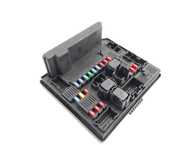 Коробка запобіжників 284B7JD000 NISSAN