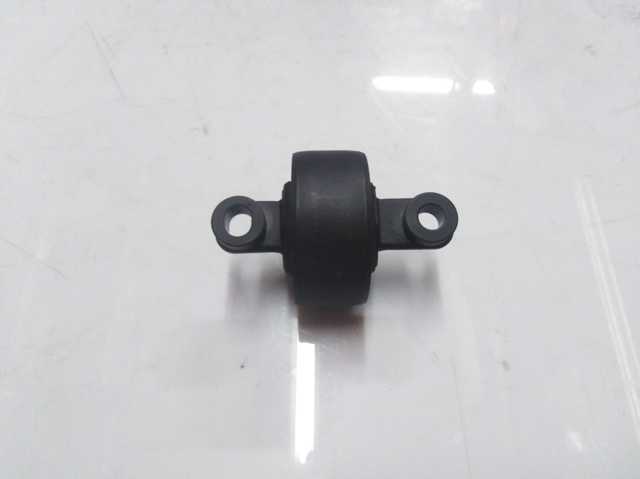 Сайлентблок задньої тяги 552742S800 HYUNDAI