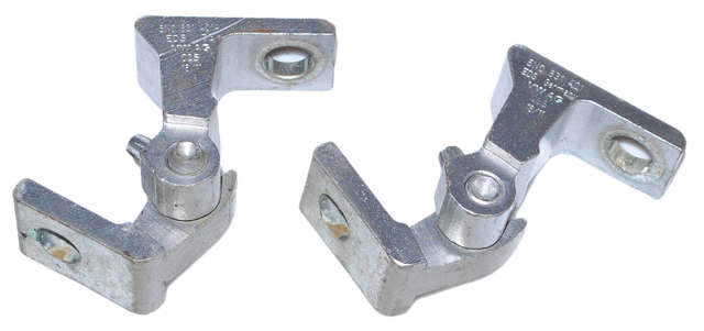 Петля водійських дверей 5N0831401 VAG