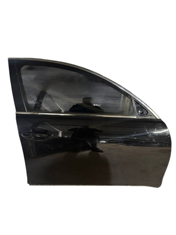 Пасажирські передні двері 6700130850 TOYOTA