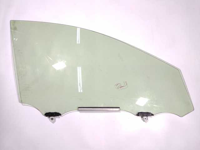 Скло передньої правої двері 6810142190 TOYOTA