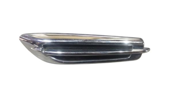 Накладка переднього лівого крила 7407A087 MITSUBISHI