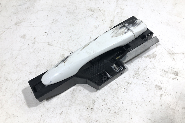 Ручка передньої двері зовнішня 806B04EH0A RENAULT