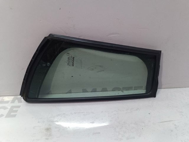 Скло-кватирка двері, задній, правій 822205SF1A NISSAN