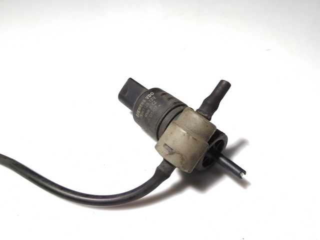 Насос-двигун омивача скла, перед/зад 8260A082 MITSUBISHI