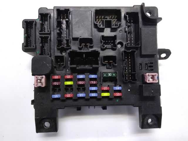 Коробка запобіжників 8637A644 MITSUBISHI
