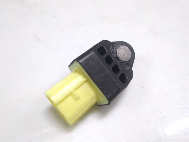 Датчик Ейрбег передній 8983133010 TOYOTA