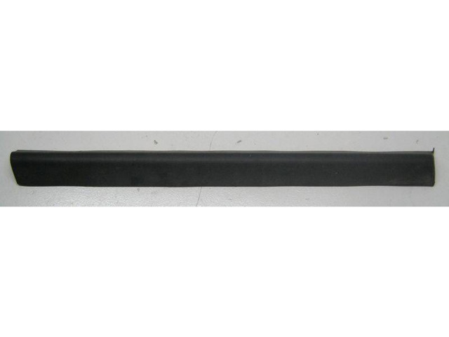 Молдинг задніх лівих дверей, нижній EG2151RD0D MAZDA
