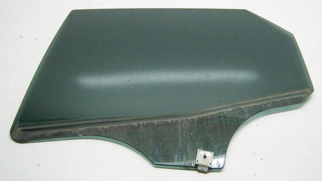 Скло задніх дверей, лівих EG2273510 MAZDA