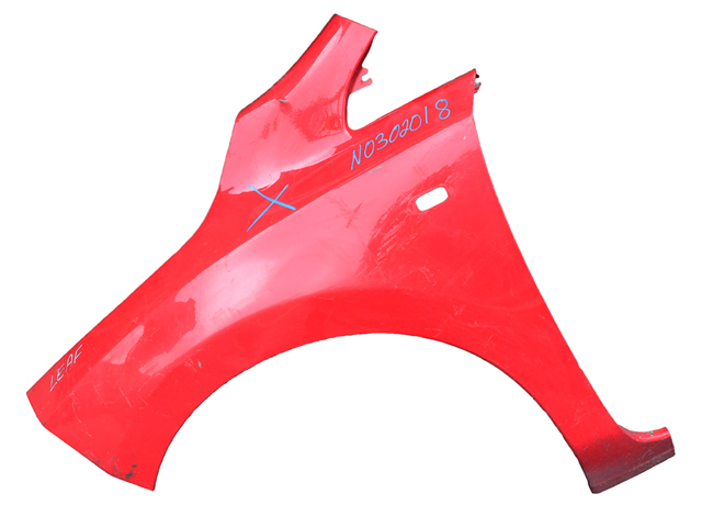 Ліве переднє крило F31013NAAA NISSAN