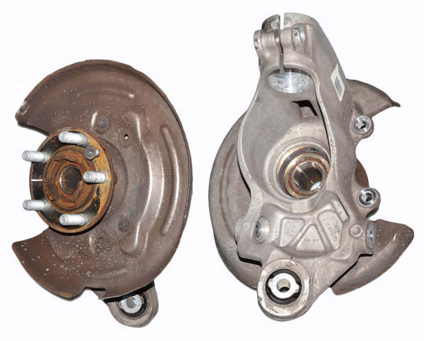 Кулак поворотний правий LR024482 LAND ROVER