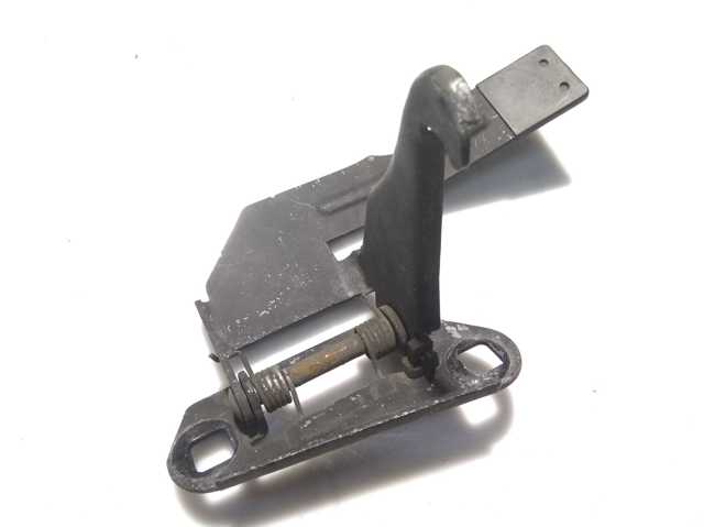 Стояк-гак замка капота LR035401 LAND ROVER