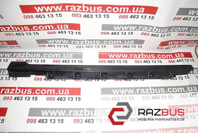 Накладка зовнішня (молдинг) порога, правий 3G0853858 VAG