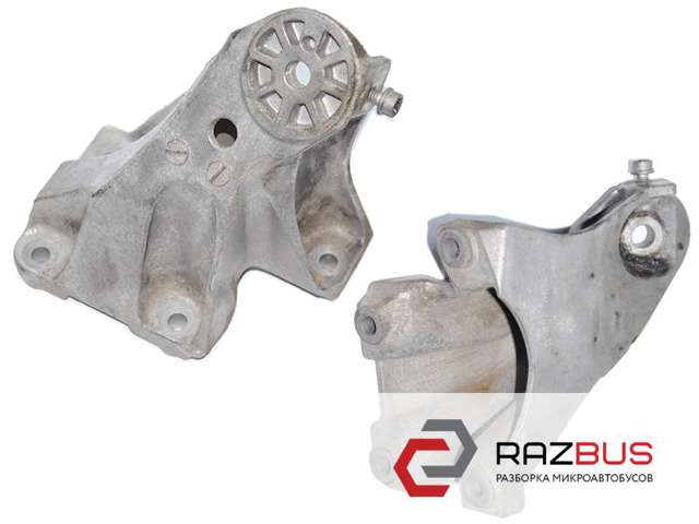 Кронштейн подушки (опори) двигуна, правої 7L6199308D VAG