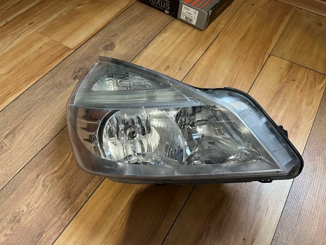 Фара правая 8200394704 RENAULT