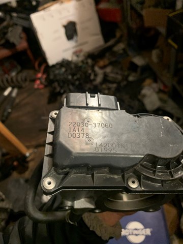 Дросільна заслінка в зборі 2203037060 TOYOTA