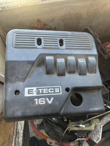 Кришка двигуна декоративна 96494377 GM
