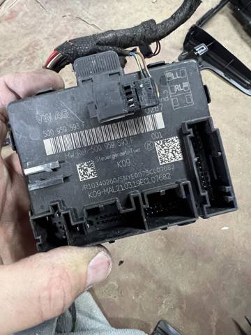 Блок комфорту передніх дверей 5Q0959593F VAG