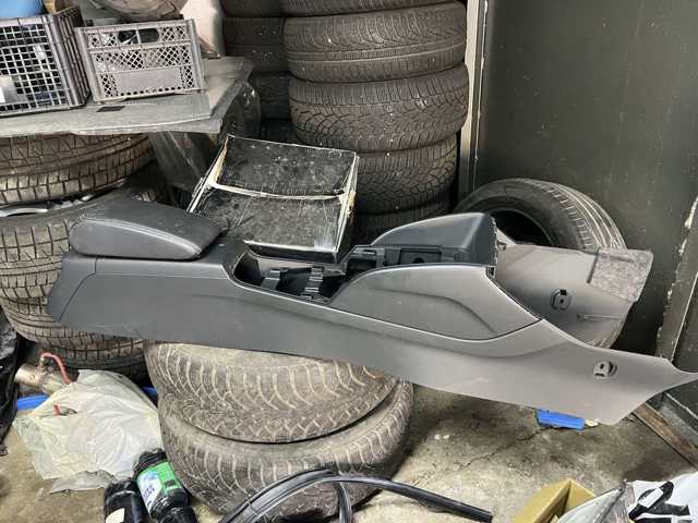 Підлокітник переднього сидіння 8V0864207H38M VAG