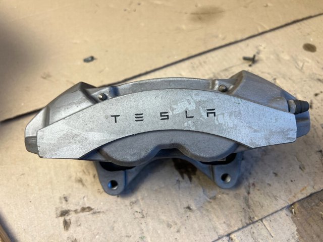Супорт гальмівний, передній, правий 104462200E TESLA