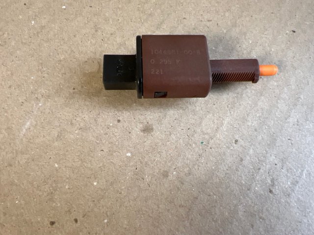 Жабка стопів 104468100B TESLA