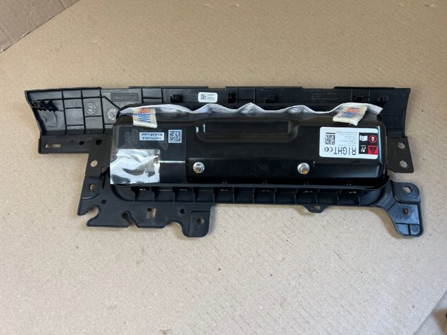 Подушка безпеки (AIRBAG) пасажирська, захисту колін 107782600D TESLA