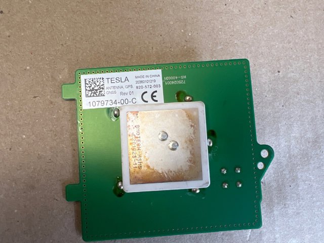 Антена GPS 107973400C TESLA