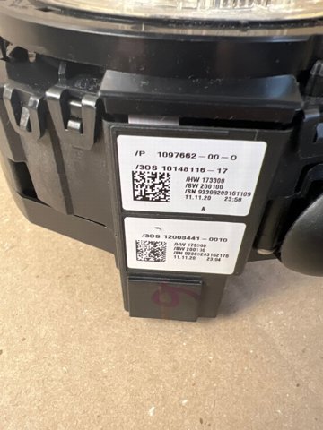 Перемикачі 109766200O TESLA