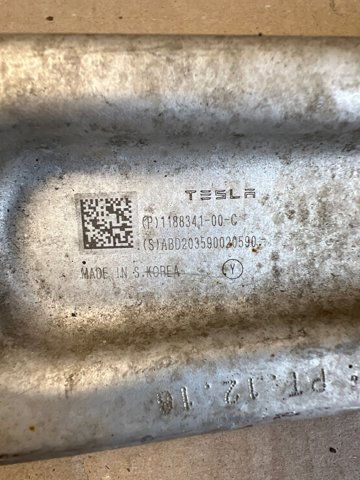 Стійки і важелі підвіски 118834100C TESLA