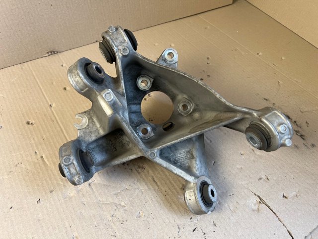 Цапфа поворотного кулака 118841600F TESLA