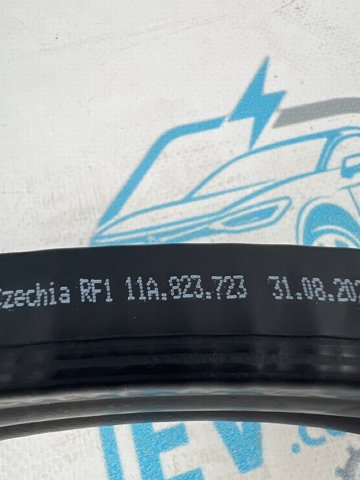 Гумка ущільнювача під капот 11A823723 VAG