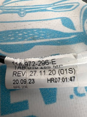 Трос/тяга відкривання замка дверей передніх правих 11A972296E VAG