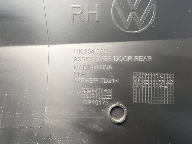 Накладка задніх правих дверей 11K8549509B9 VAG