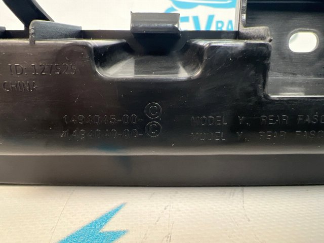 Кронштейн бампера заднього, центральний 149404500A TESLA