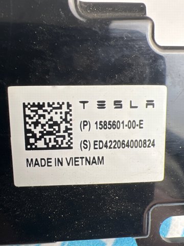 Антена автомобильна 158560100E TESLA
