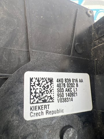 Замок задніх дверей, правих 4K0839016AA VAG