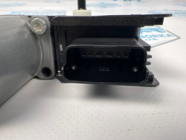 Мотор склопідйомника дверей передніх, правих 82460KL010 HYUNDAI