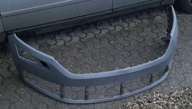 Бампер передній 565807221A VAG